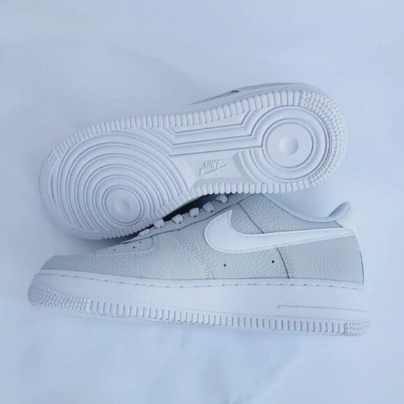 8 WOMEN'S NIKE AIR FORCE ONE 1 07 CT2302-003 GREY / WHITE - Picture 7 of 9